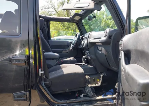 2015 Jeep Wrangler Unlimited Sport z USA, uszkodzony, nr VIN 1C4BJWDG4FL716522